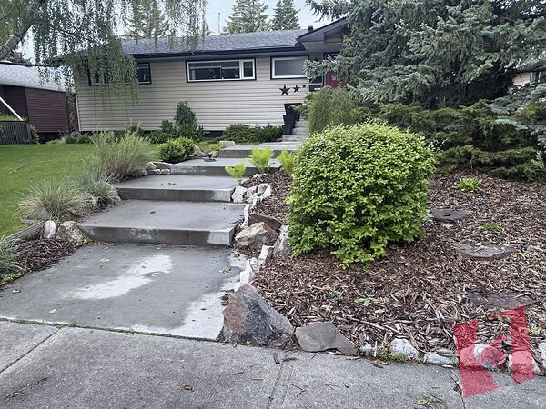Well-Maintained Family Home - West of Downtown photo 3